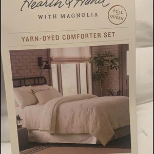 Hearth and Hand Comforter FULL/QUEEN